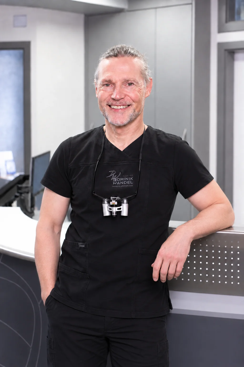 Dr. Dominik Wandel